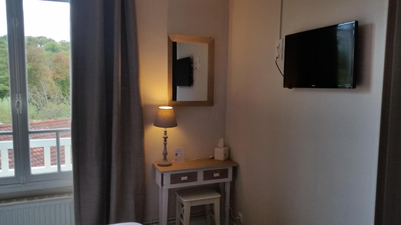 Aux Bles D'Or Hotel Pierrefonds Room photo